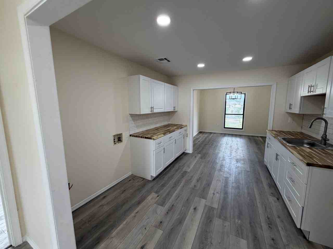 640 Sw 47th St #640 - Photo 3 of 14