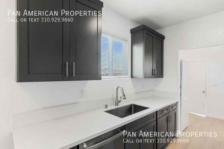1224 Olive Ave - Photo 4 of 21