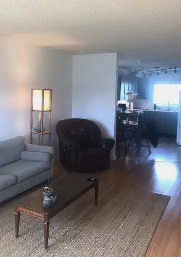 11832 64 St Nw - Photo 2 of 10