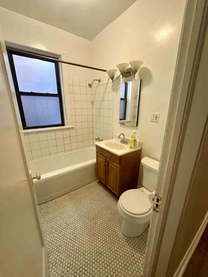 6554 N Ashland Ave #1st - Photo 3 of 12