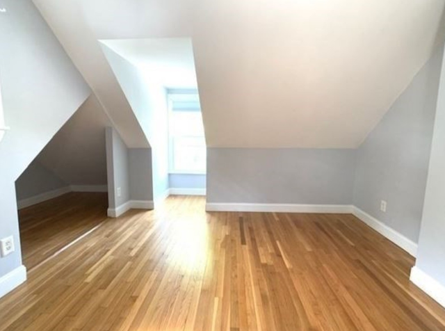323 Bainbridge St #2 - Photo 3 of 22