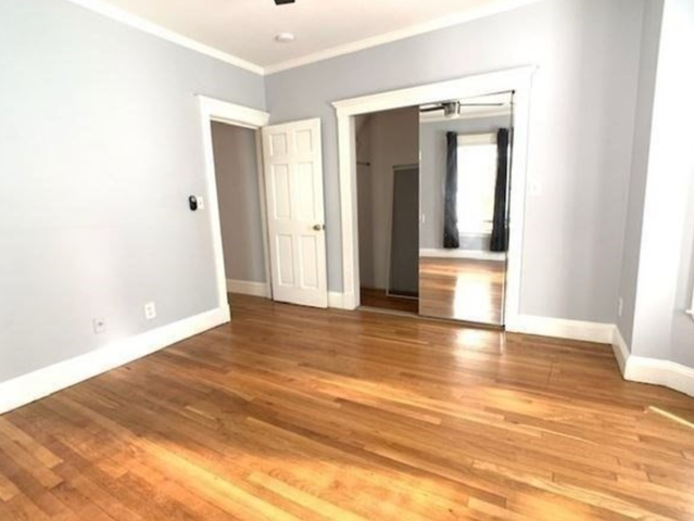 323 Bainbridge St #2 - Photo 4 of 22