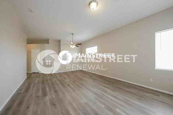 6332 W Pontiac Dr - Photo 5 of 17