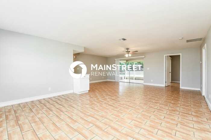 916 Se 18th St - Photo 6 of 16