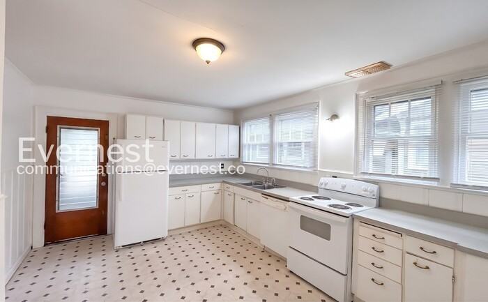 1125 Highland Dr - Photo 3 of 20