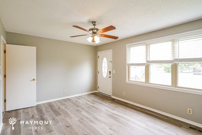 127 Evergreen Cir - Photo 5 of 16