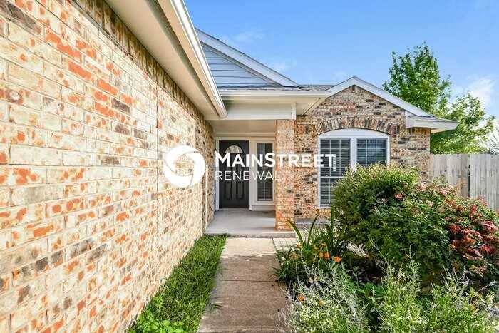 209 Wilshire Dr - Photo 2 of 16