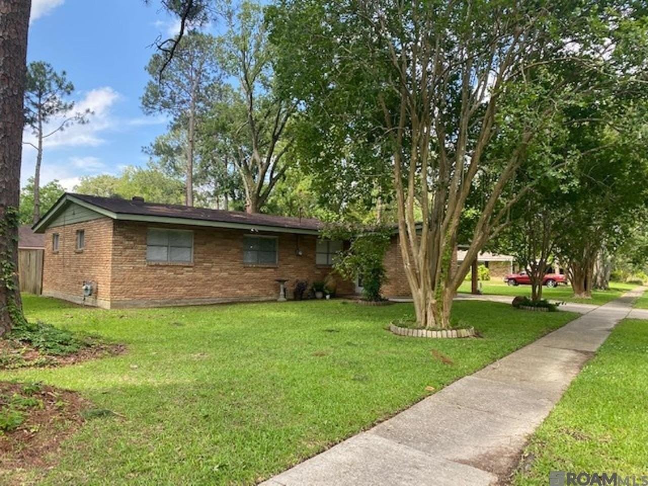 8082 Sholar Dr - Photo 2 of 21