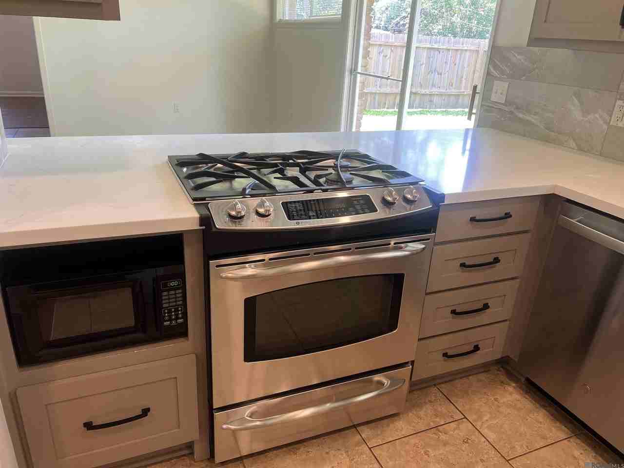 8082 Sholar Dr - Photo 3 of 21