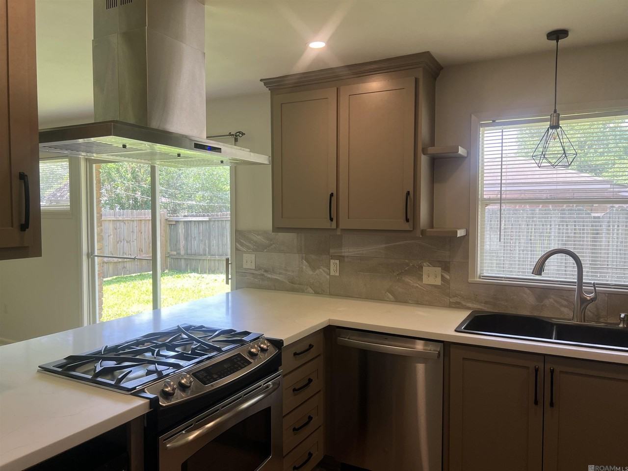 8082 Sholar Dr - Photo 6 of 21
