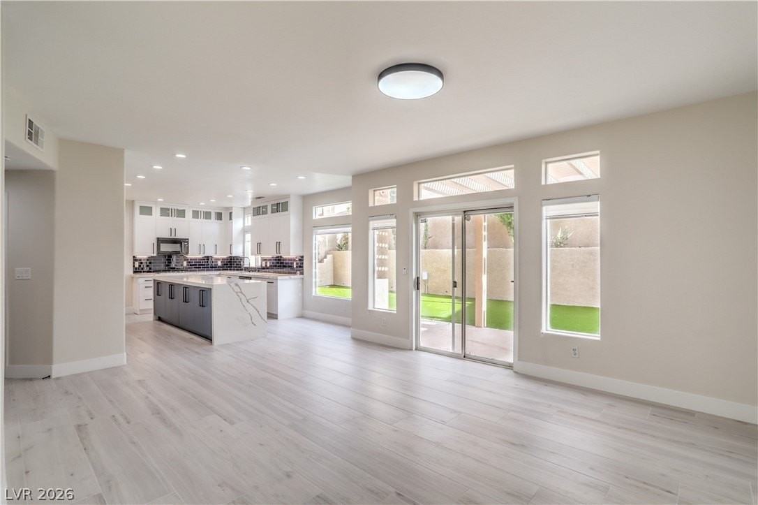 8910 Minsk Ct - Photo 4 of 37