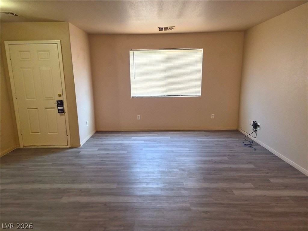 1080 Hall Ave #3 - Photo 4 of 14