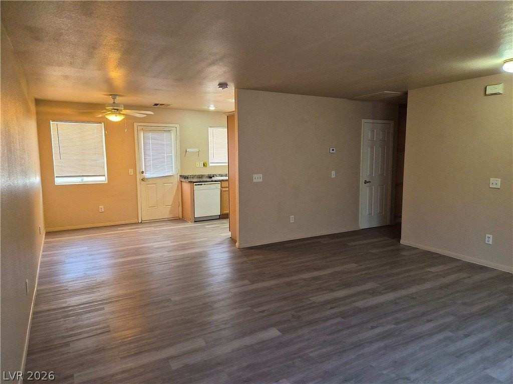 1080 Hall Ave #3 - Photo 5 of 14