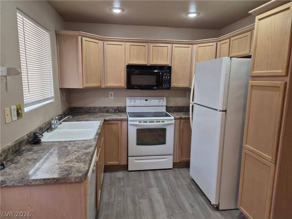 1080 Hall Ave #3 - Photo 6 of 14