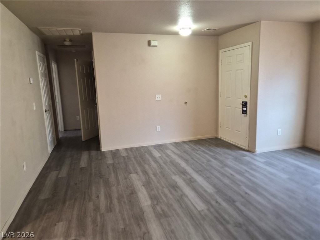1080 Hall Ave #3 - Photo 7 of 14