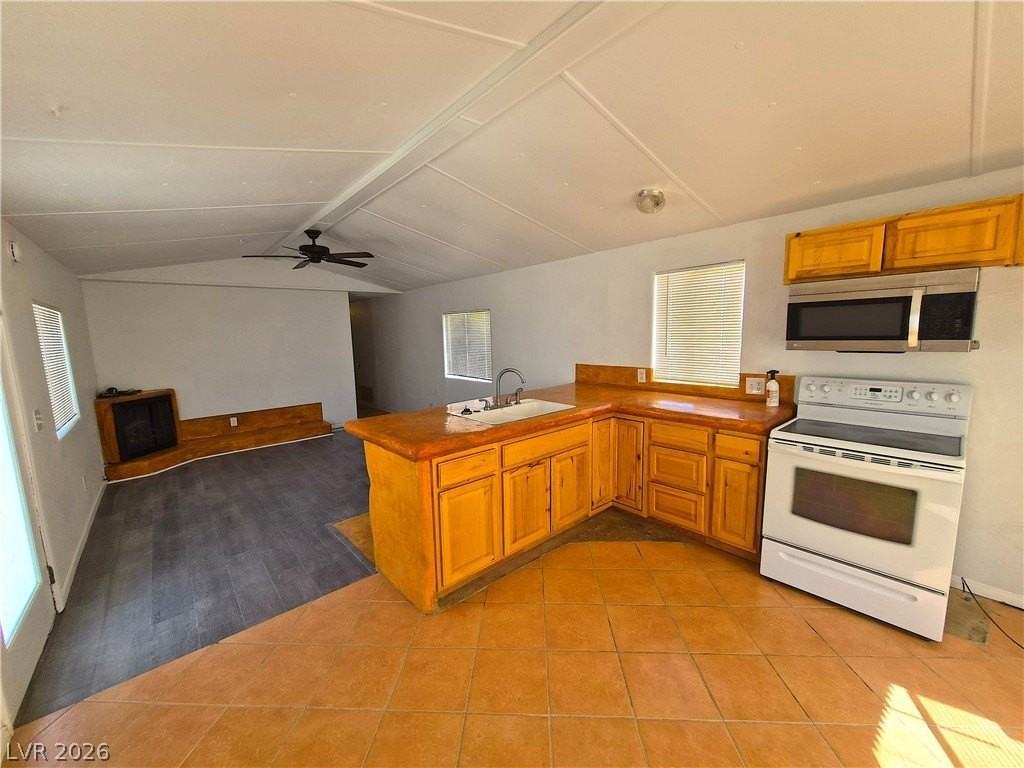 950 Black St - Photo 4 of 11