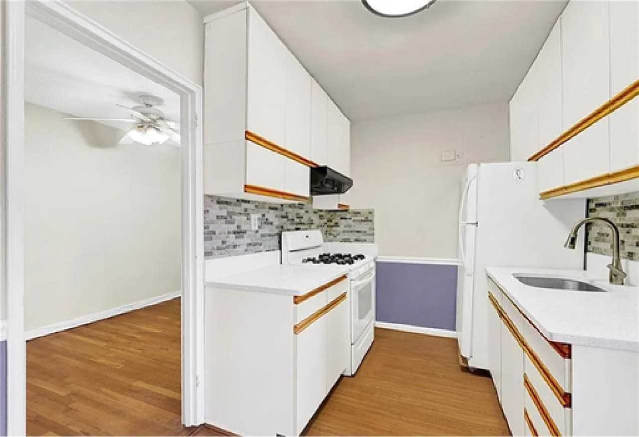 2260 Burnett St - Photo 2 of 8