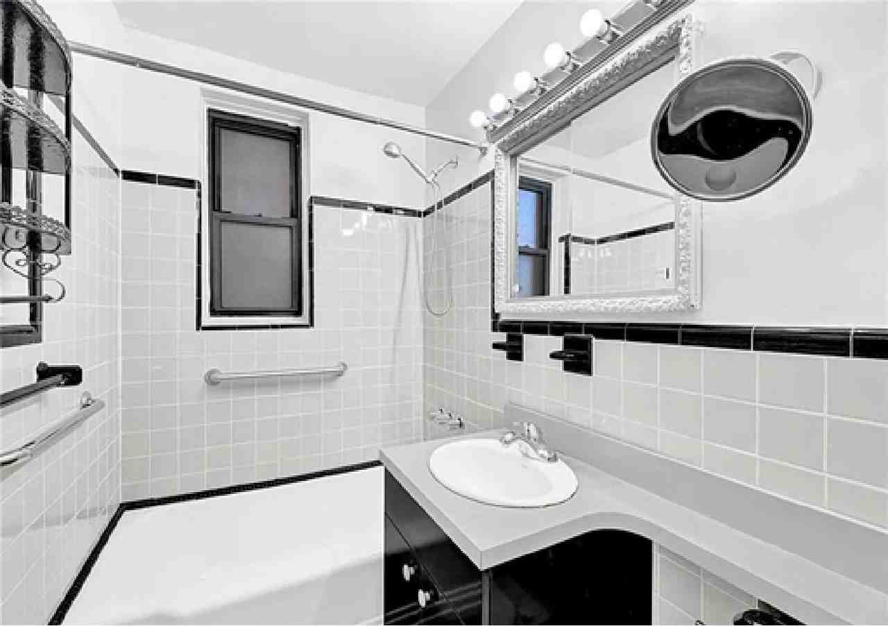 2260 Burnett St - Photo 7 of 8