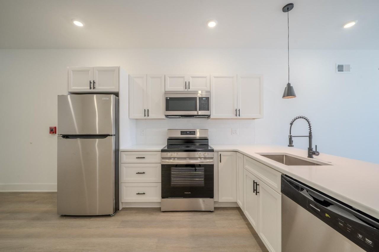 1710 N 24th St - Photo 3 of 19