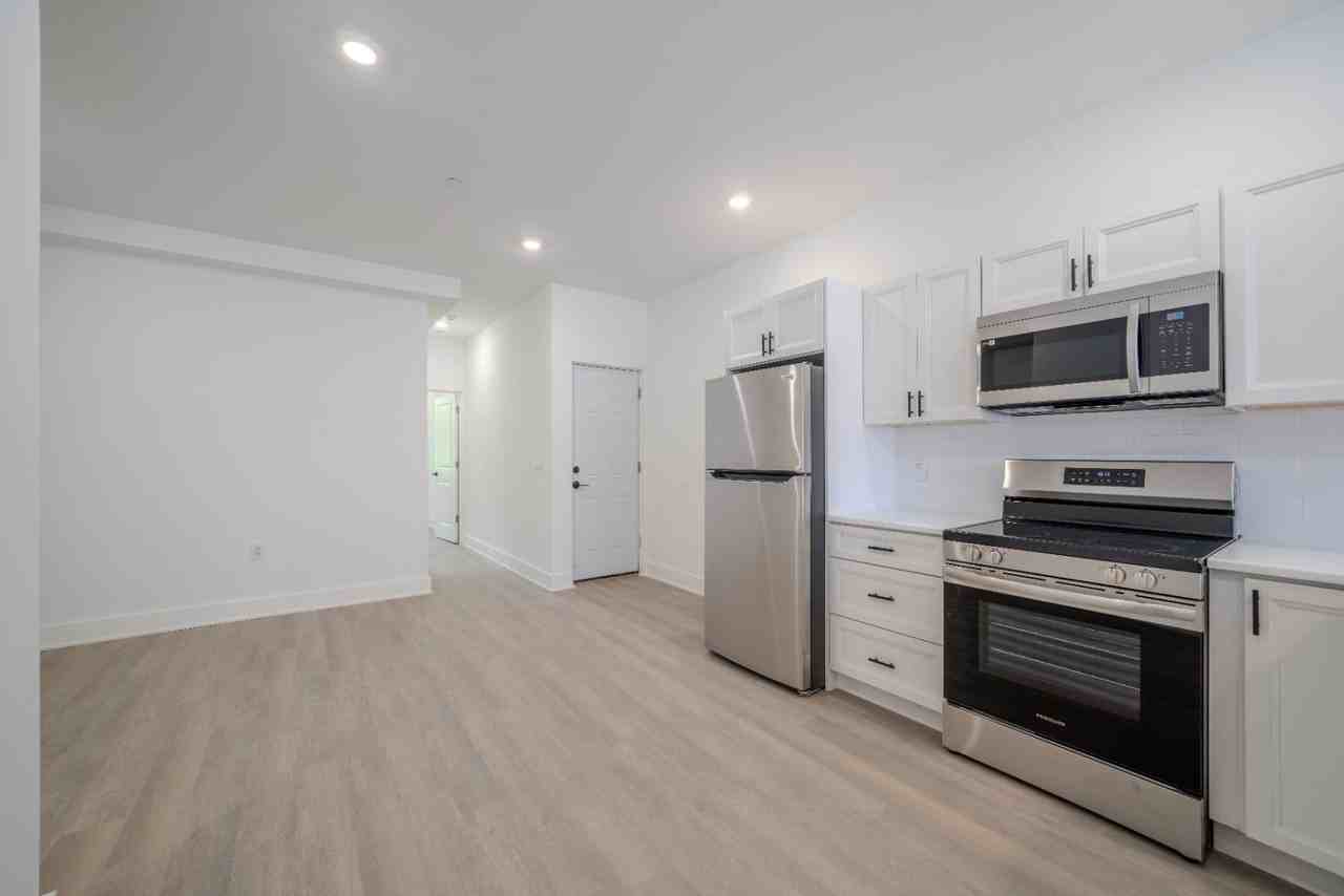 1710 N 24th St - Photo 4 of 19