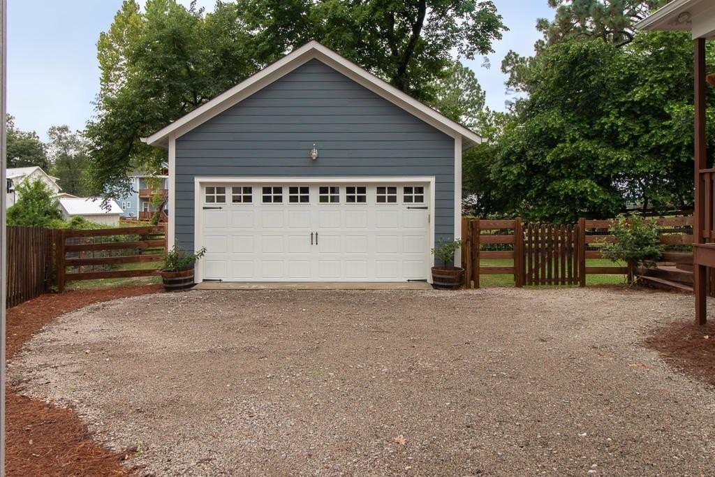 3960 Youngs Rd - Photo 6 of 39