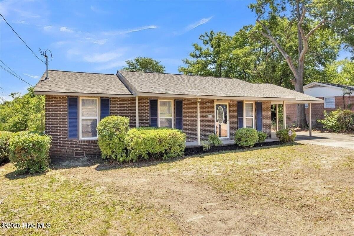 2240 Walden Dr - Photo 2 of 19