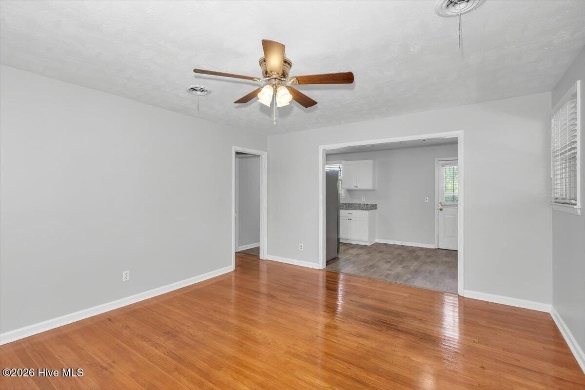 2240 Walden Dr - Photo 4 of 19