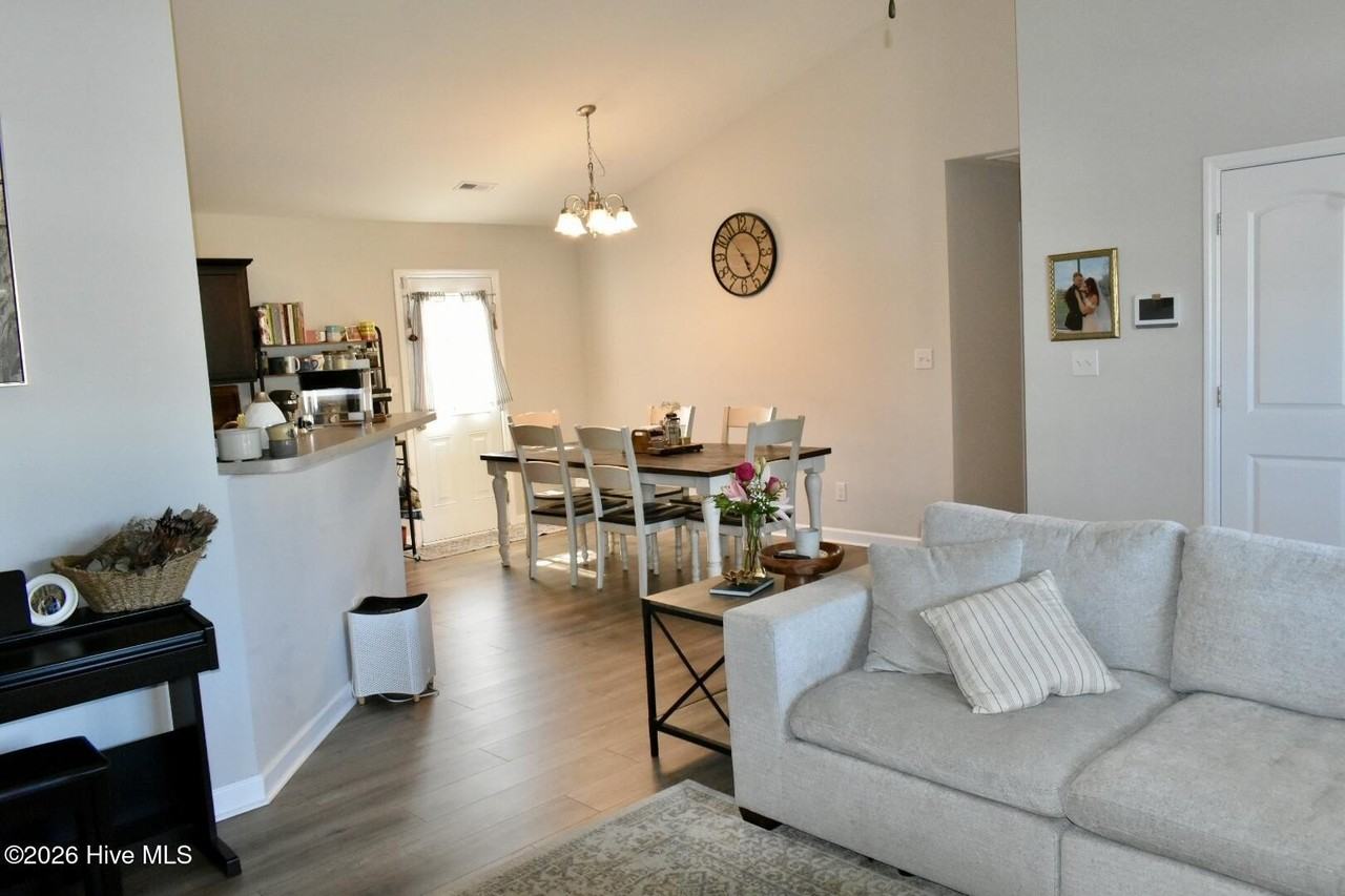 613 Parsley Dr - Photo 6 of 16