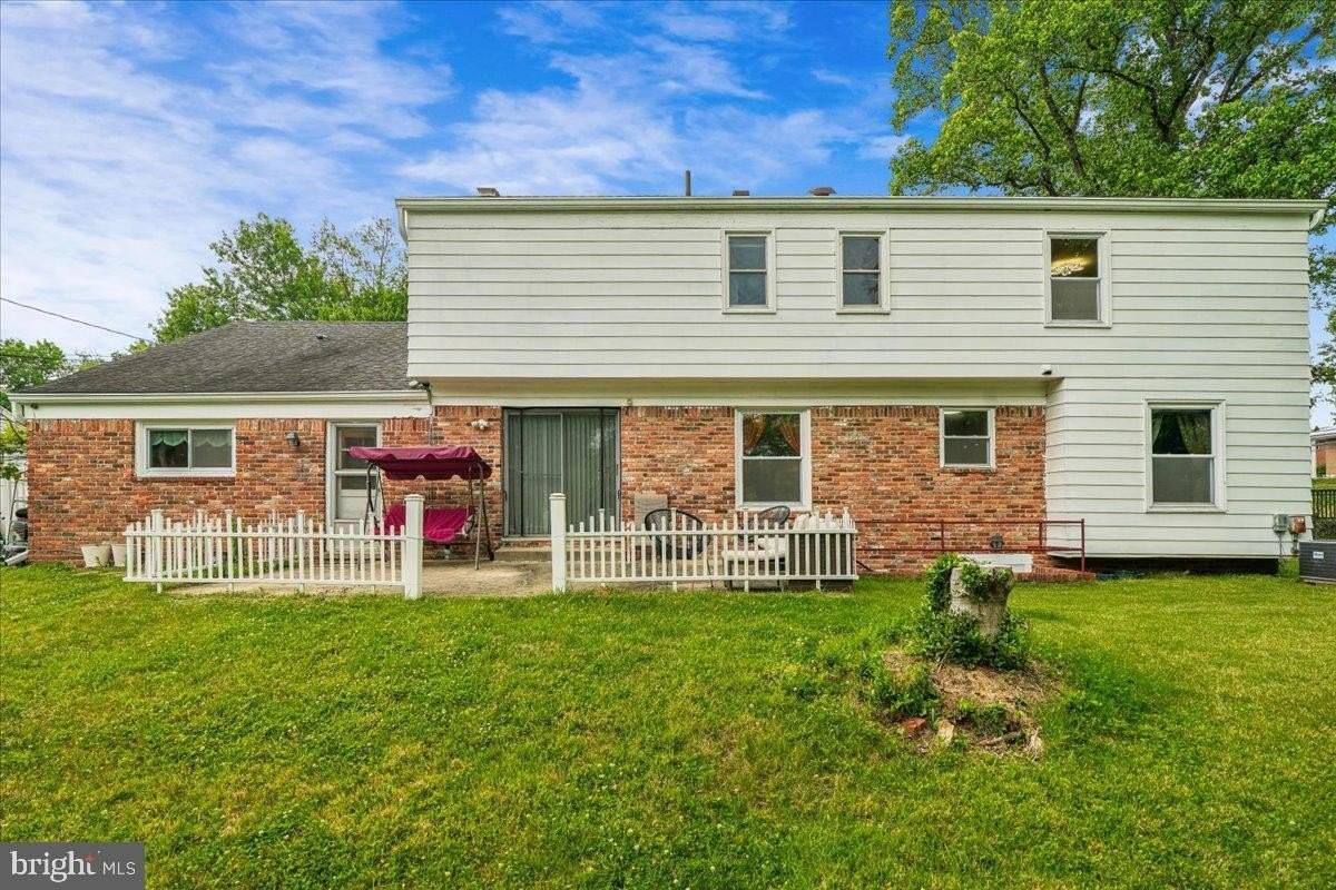 11119 Lamplighter Ln - Photo 4 of 30