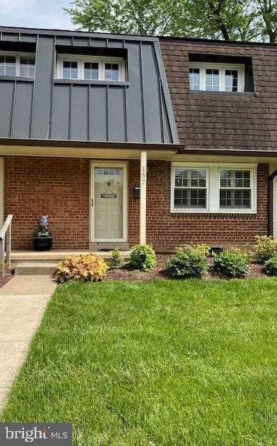 157 S Virginia Ave - Photo 2 of 32