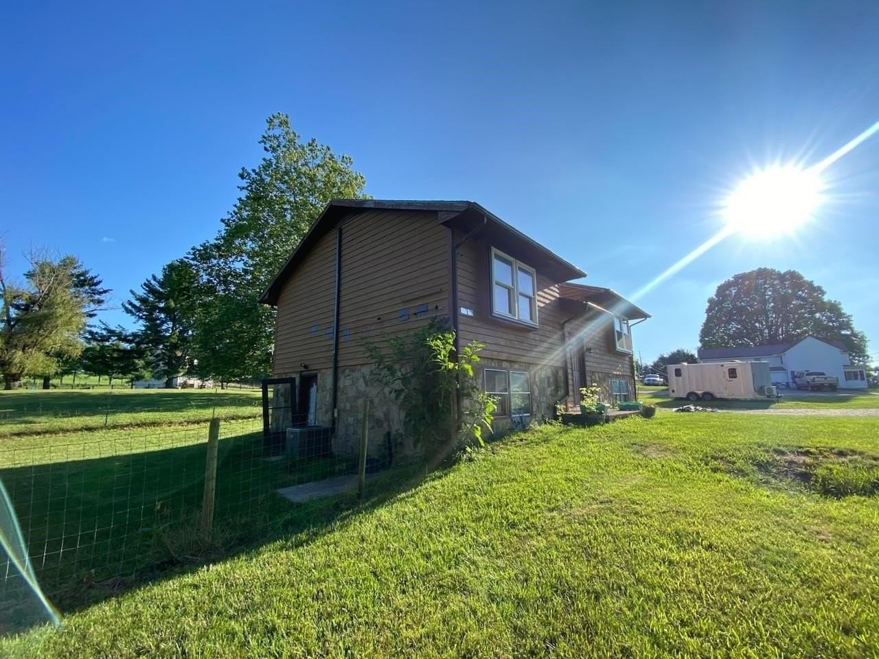 1819 Bishop Rd - Photo 2 of 35