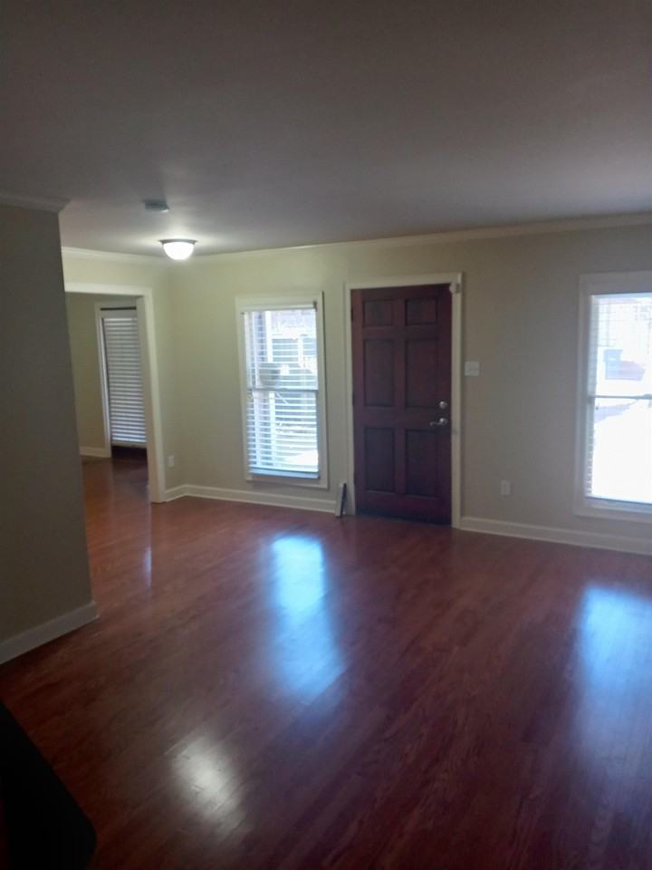 676 Hotchkiss Ln #B - Photo 2 of 9