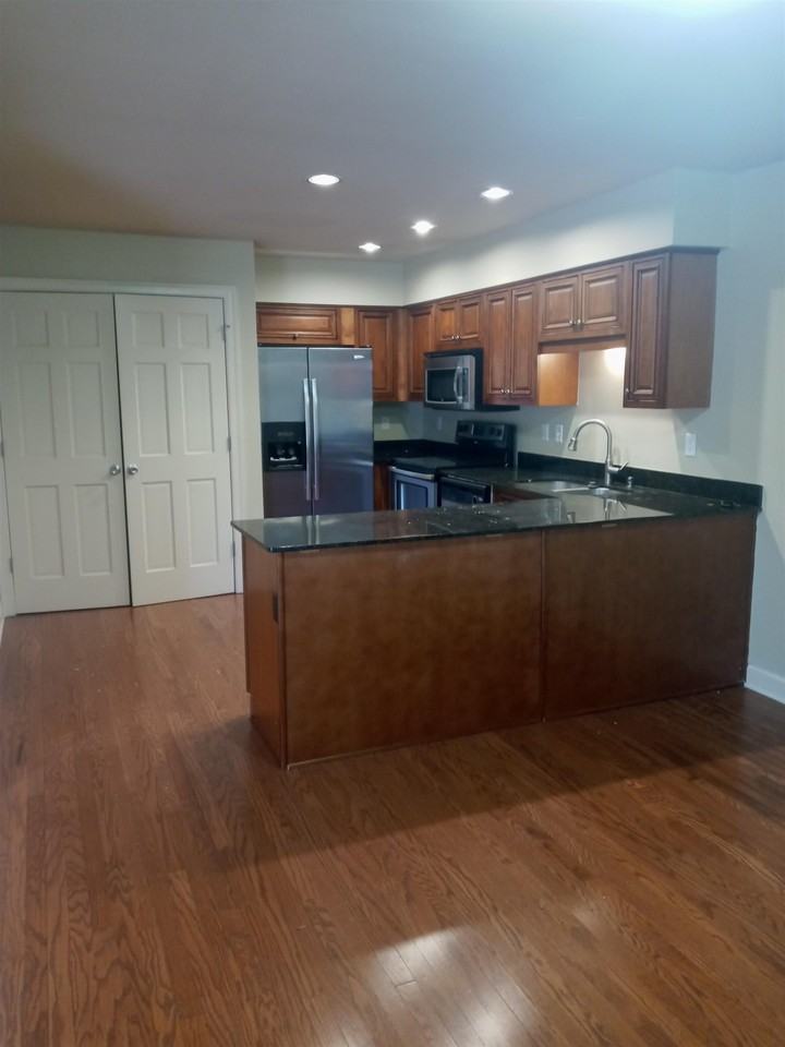 676 Hotchkiss Ln #B - Photo 4 of 9