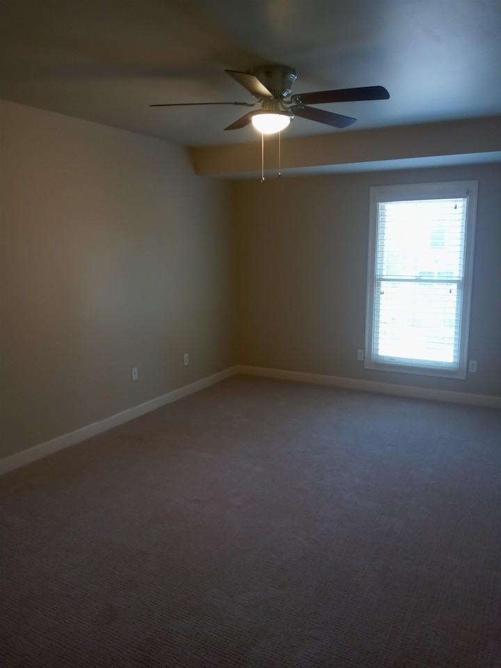 676 Hotchkiss Ln #B - Photo 6 of 9