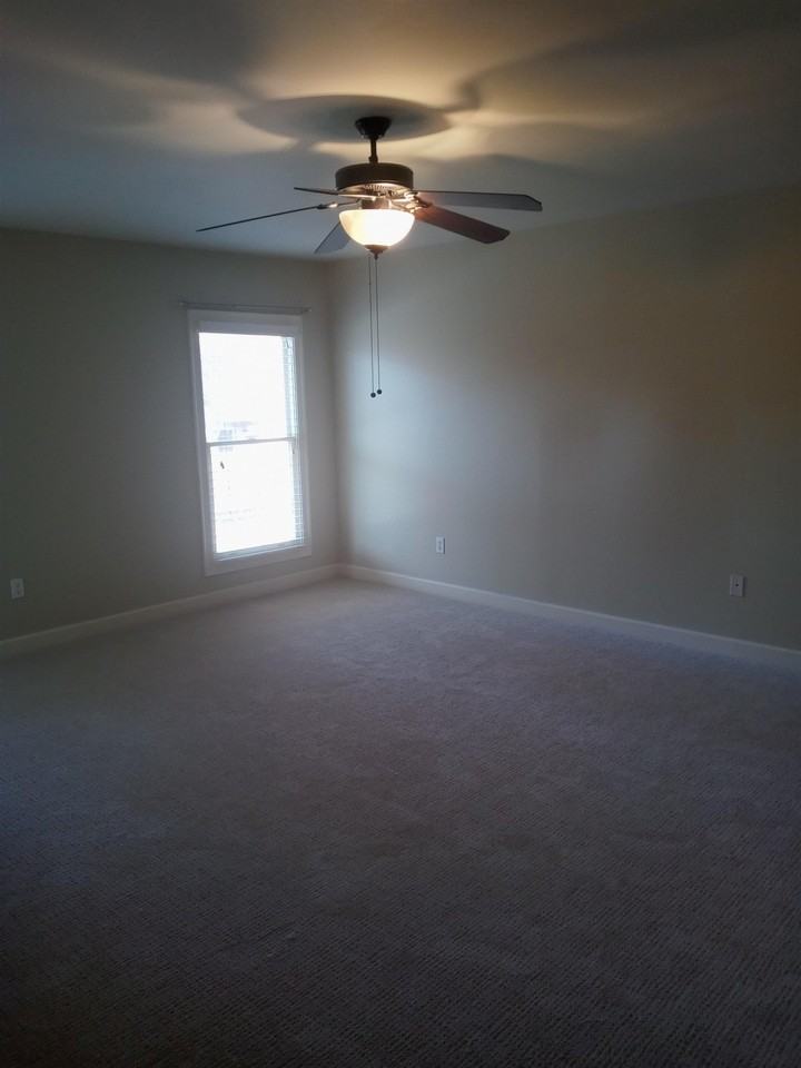 676 Hotchkiss Ln #B - Photo 7 of 9