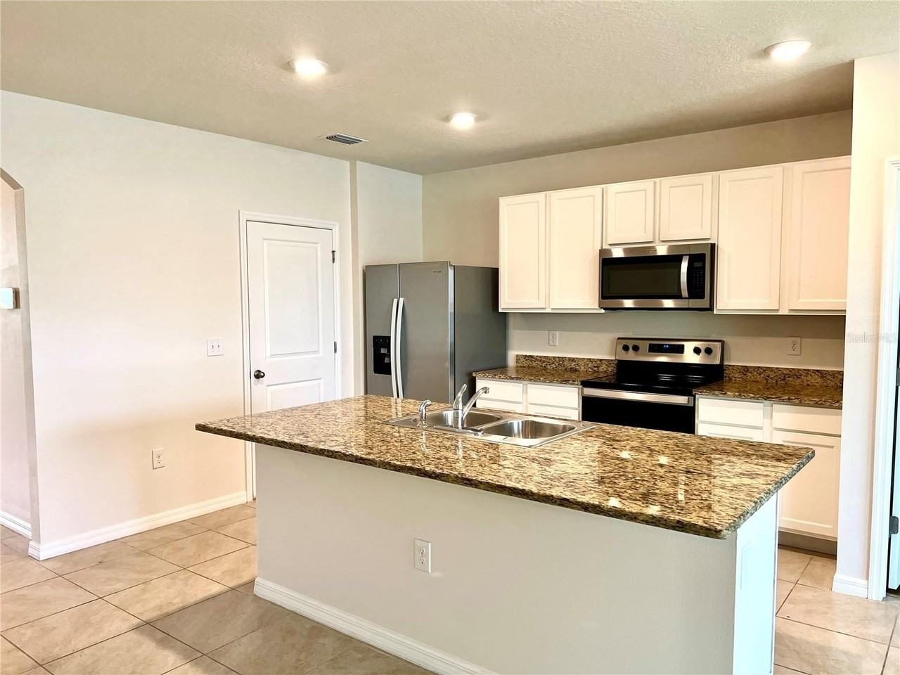 2726 Greenleaf Ter - Photo 3 of 27