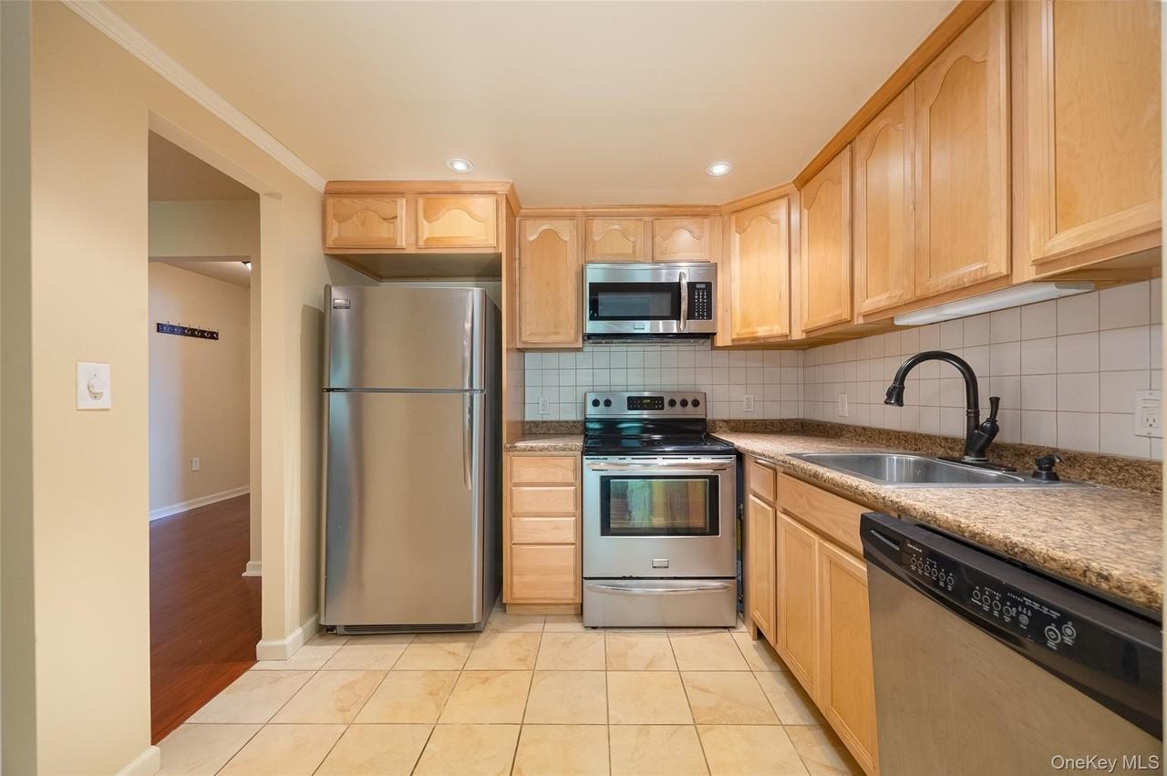 19 Scarborough Ln #A - Photo 2 of 24