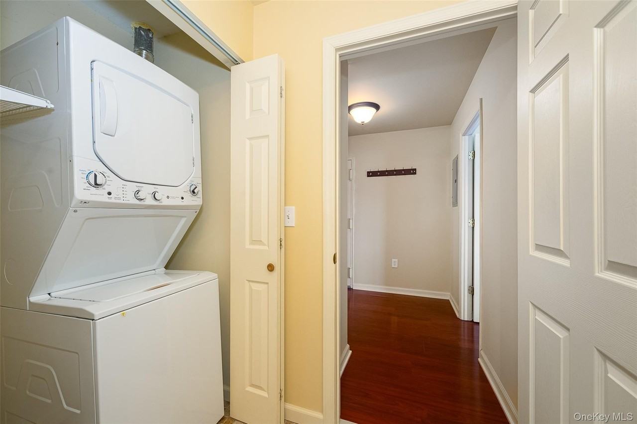 19 Scarborough Ln #A - Photo 7 of 24