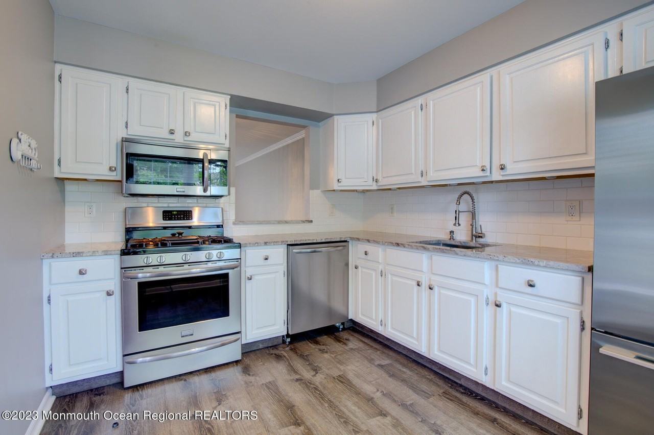 16 Gloucester Ct #3 - Photo 4 of 22