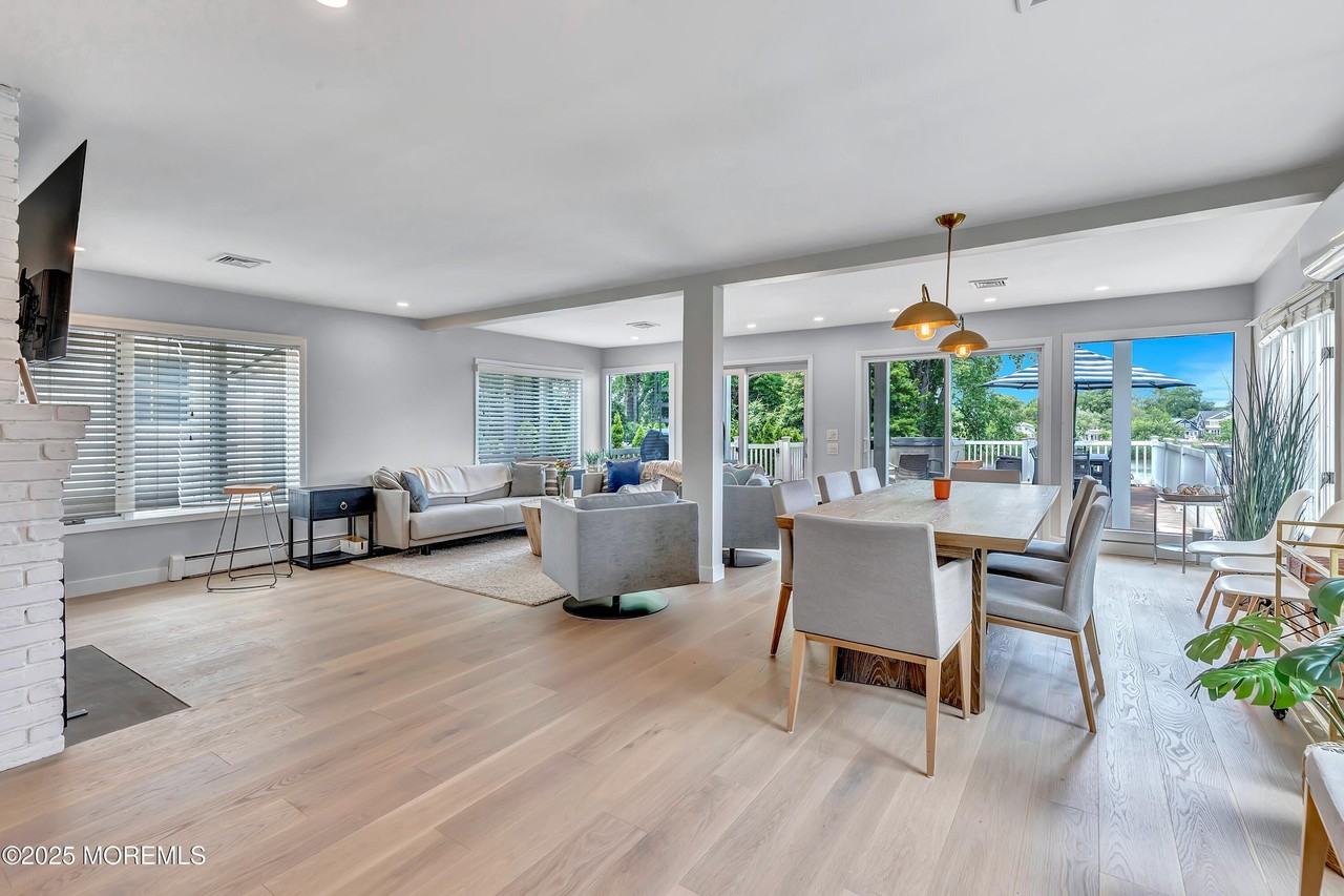 637 Beacon Blvd - Photo 5 of 27