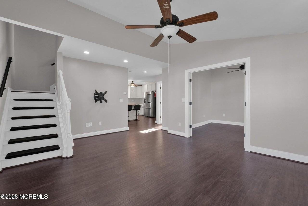 401 Spruce St - Photo 6 of 30