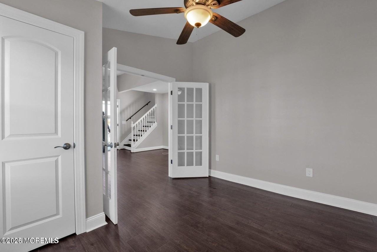 401 Spruce St - Photo 7 of 30