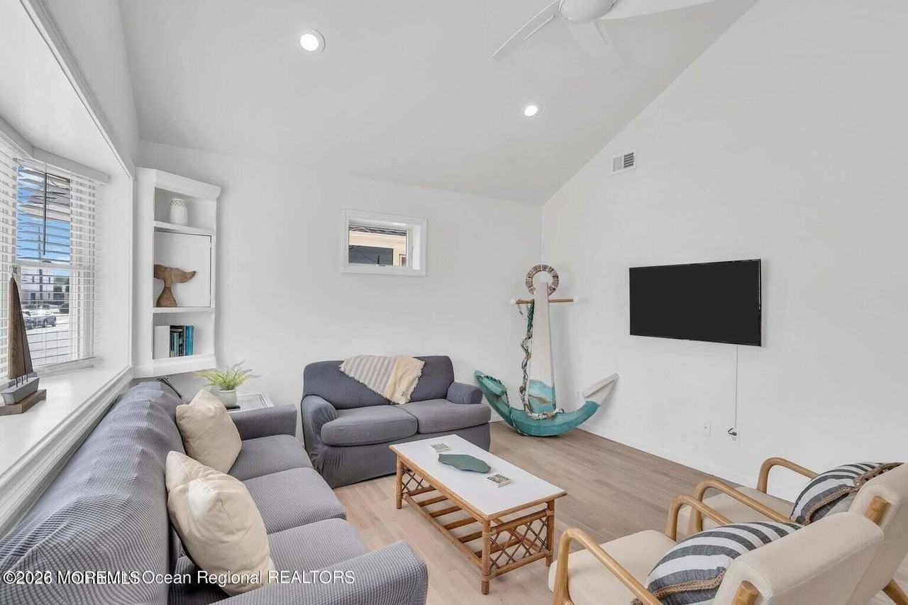 638A Redmond Ave - Photo 2 of 13