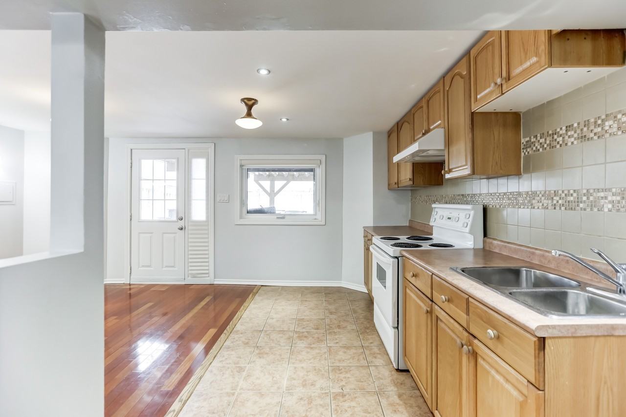 1557 Avonmore Sq - Photo 3 of 15
