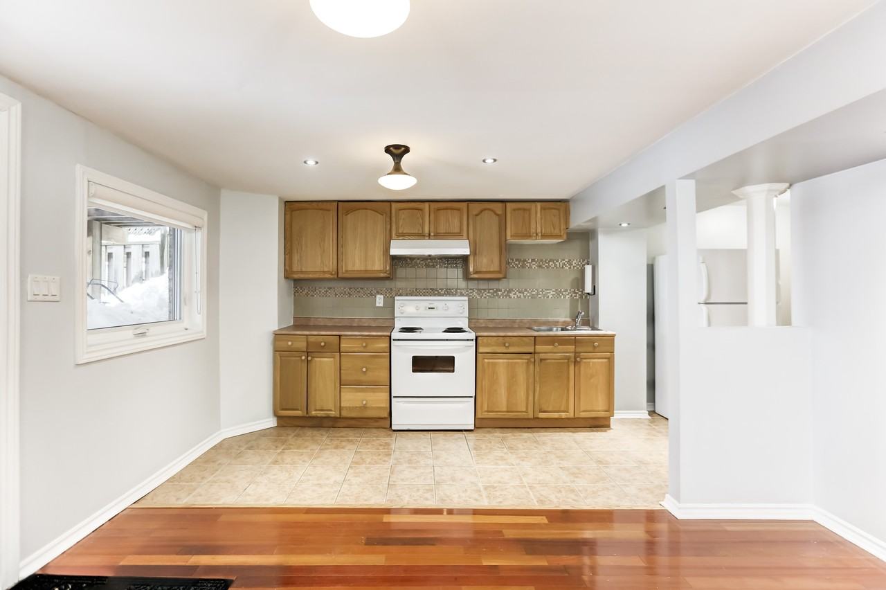 1557 Avonmore Sq - Photo 4 of 15