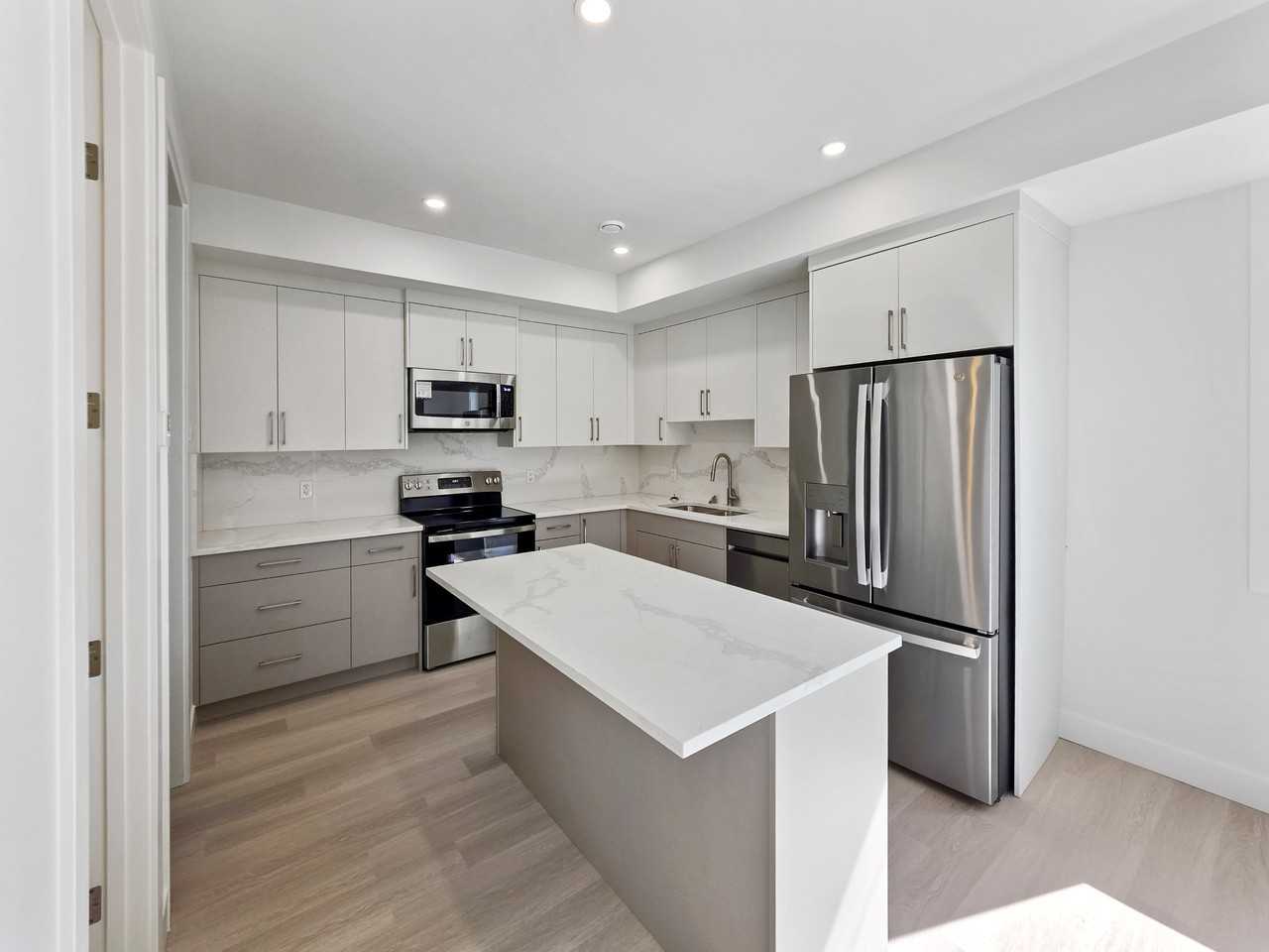 7412 34 Avenue NW, Calgary, AB - Photo 2 of 18