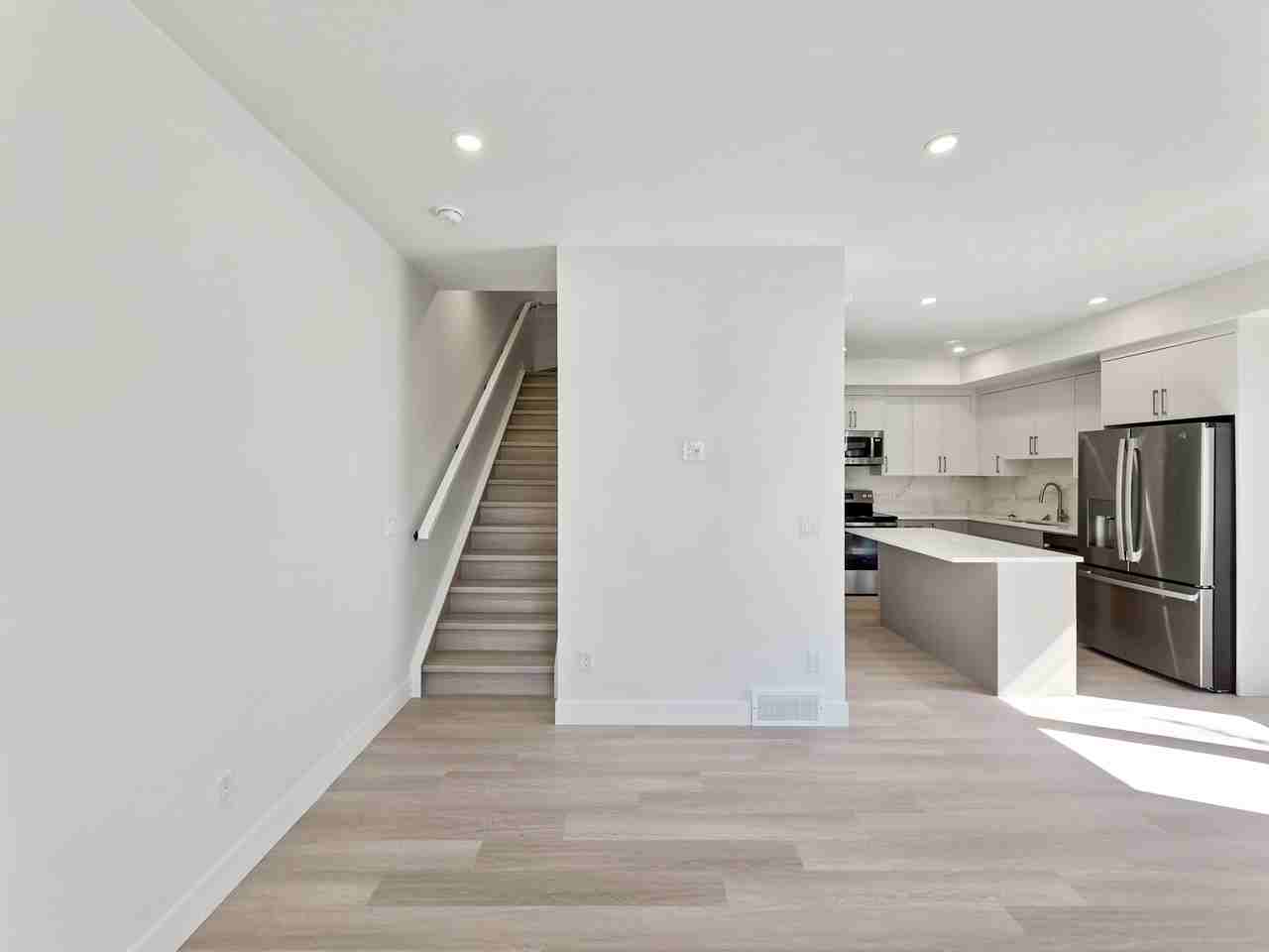 7412 34 Avenue NW, Calgary, AB - Photo 6 of 18