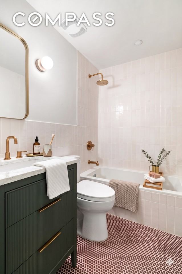 306 Halsey St #1 - Photo 6 of 10