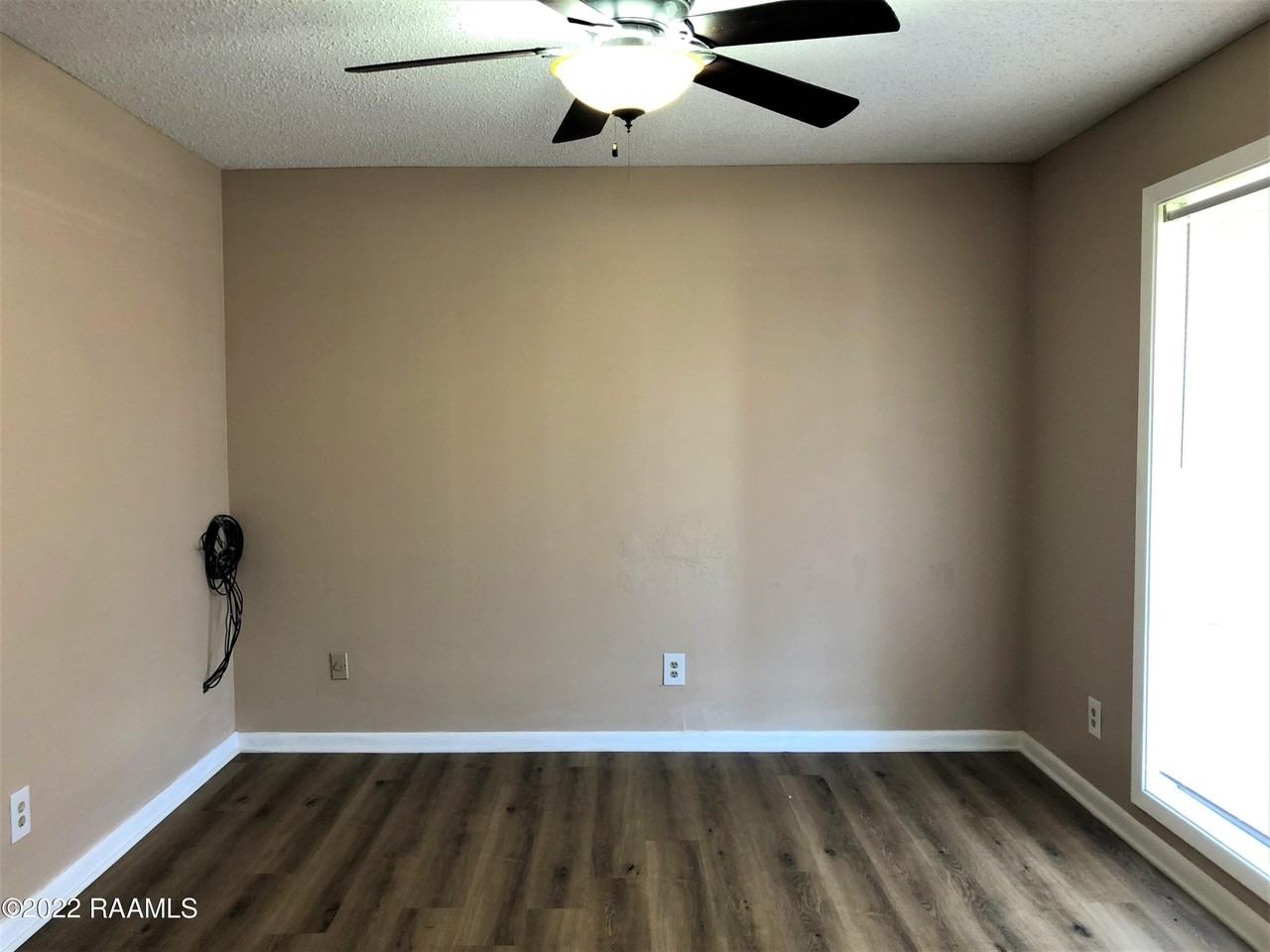 123 Highland Dr - Photo 2 of 18