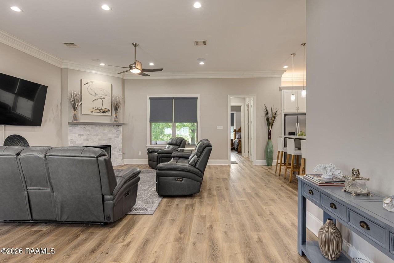 204 Redfern St - Photo 3 of 22
